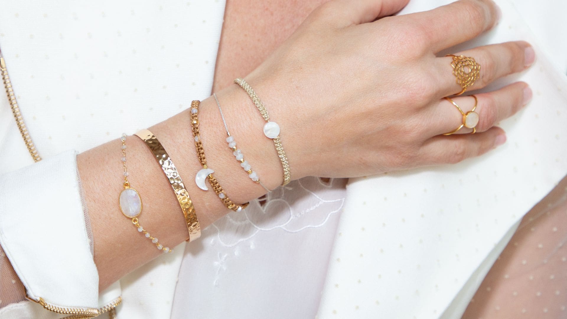 Bracelet en perle naturelle pour femme avec abeille en Zircon !