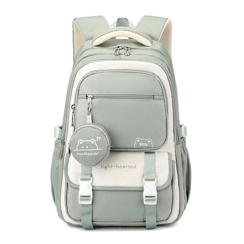 Sac à dos scolaire en nylon vert avec poches et design mignon pour enfants, parfait pour l'école.