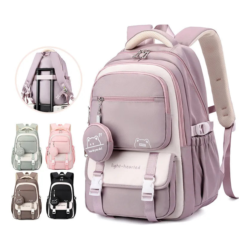 Sac à dos scolaire en nylon avec poches et design coloré, adapté aux enfants, styles uni et patchwork.