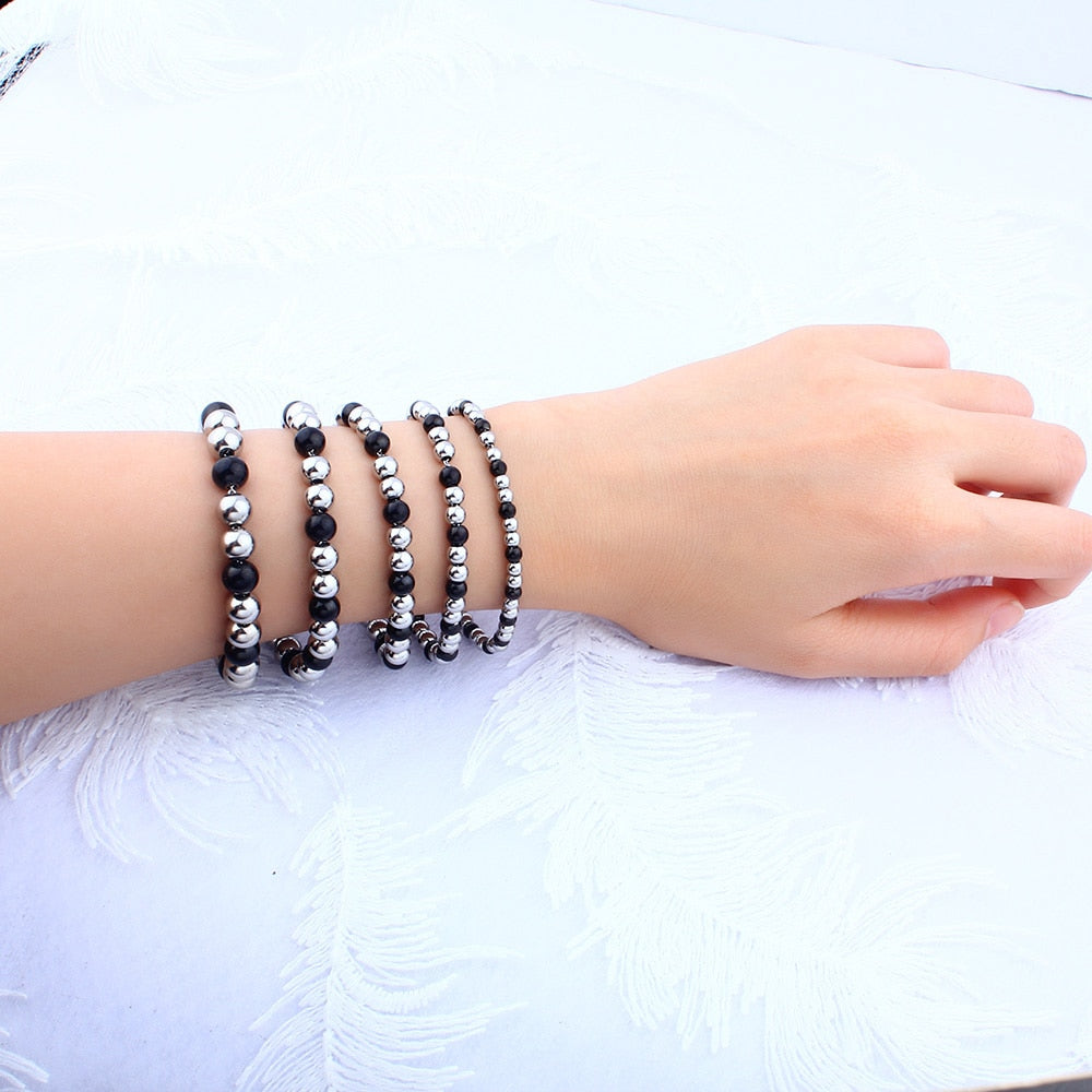 Metal bracelet with pearls for women