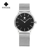 Montre femme WWOOR argentée avec cadran noir, bracelet maille milanaise
