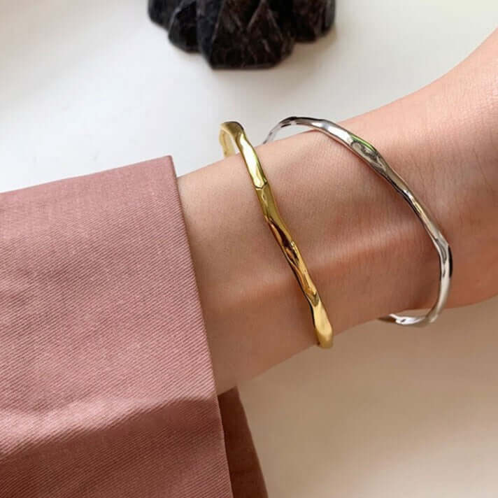 Bracelet jonc élégant pour femmes.