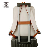 Intérieur du sac à dos montrant le compartiment pour ordinateur portable et les poches de rangement