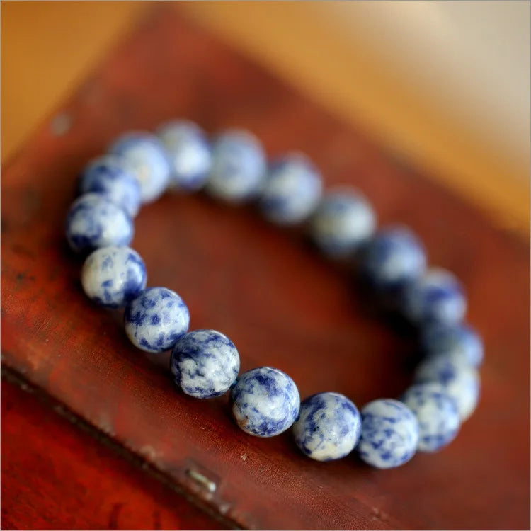 Pulseras de piedras naturales azules: suerte y estilo para el día a día