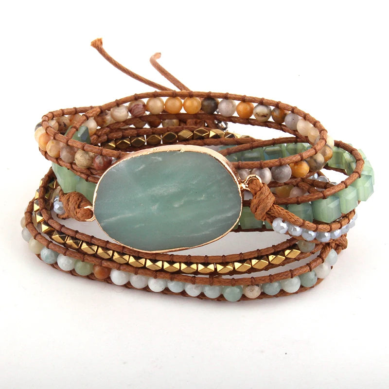 Bracelet bohème 5 tours vert clair en pierres naturelles et cuir tressé