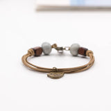 Elegante pulsera de cerámica geométrica.