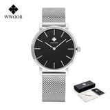 Montre femme WWOOR argentée avec cadran noir, bracelet maille milanaise, packaging inclus