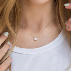 Collier avec pendentif zircon cubique rond