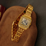 Montre femme dorée carrée avec bracelet acier inoxydable et chiffres romains