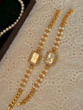 Vue d'ensemble de deux montres dorées femme avec bracelet perles en alliage