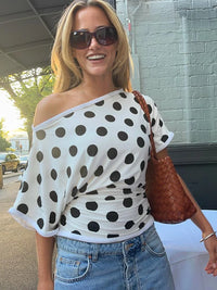 T-shirt femme à une épaule et imprimé à pois