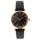 Montre femme bracelet cuir noir, cadran noir chiffres romains dorés et strass, sur fond blanc