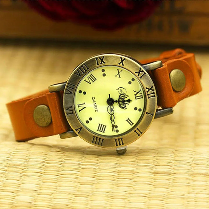 Montre vintage bohème en cuir marron clair avec cadran à chiffres romains
