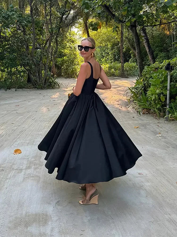 Robe Longue Noire Sans Manches à Col Carré et Dos Nu