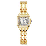 Montre carrée femme dorée avec strass sur le cadran, allure glamour