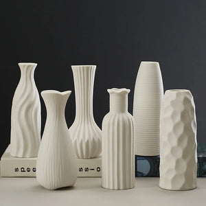 Vase Décoratif Moderne en Céramique Blanche pour Table et Intérieur