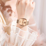 Montre POEDAGAR femme élégante sur boîte de présentation