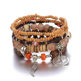 Ensemble de bracelets bohèmes marron clair avec perles en bois, breloques argentées et perles de couleur terre