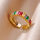 Bague ajustable dorée avec rangée de zircons multicolores rectangulaires Emakujitia