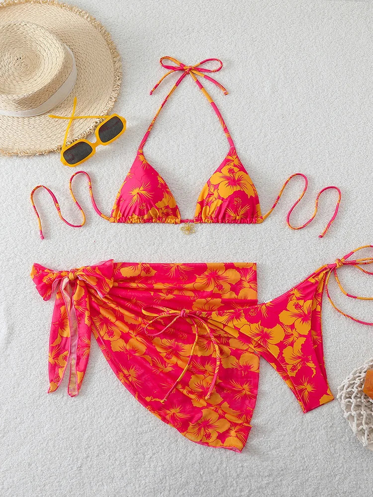 Ensemble bikini 3 pièces rose et orange fleur d'hibiscus avec paréo assorti, accessoires de plage bohème