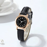 Montre femme élégante bracelet cuir noir cadran rond noir chiffres arabes dorés