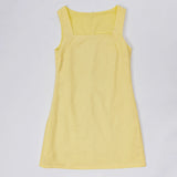 Robe courte bohème jaune en lin et coton avec col carré, vue à plat