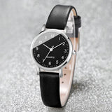 Montre femme quartz bracelet cuir noir cadran chiffres arabes argenté