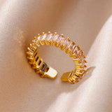 Bague dorée ajustable avec rangée de zircons blancs rectangulaires Emakujitia