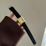 Montre femme rétro chic bracelet cuir marron, pour un look bohème ou classique