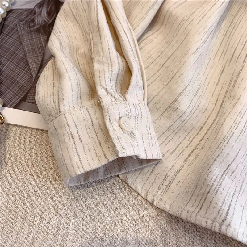 Chemise Élégante à Col en V Profond
