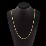 Collier chaîne maille marine argent 925 doré porté sur un mannequin