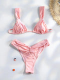 Maillot de bain bikini triangle plissé bleu roi sur fond clair