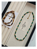 Collier Ras du Cou Élégant en Perles Tubulaires et Pierres Naturelles