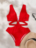 Maillot de bain une pièce noir évidé, vue détaillée de l'anneau et des découpes
