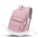 Sac à dos rose en nylon avec bretelles réglables, style cartoon et grande capacité de rangement.