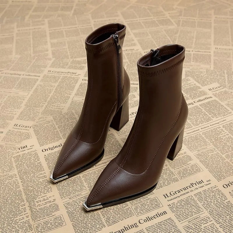 Bottines Chelsea marron à talon carré et bout pointu Emakujitia