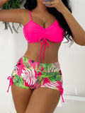 Femme profitant du soleil avec un maillot de bain bikini short