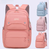 Sac à dos collège fille en nylon rose avec poches, bretelles réglables et options de couleur.