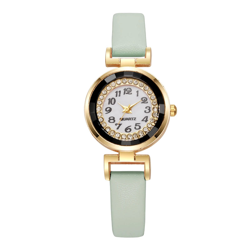 Montre femme bohème chic avec bracelet en cuir vert menthe et cadran doré orné de strass