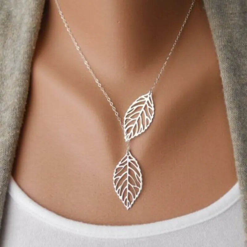 Leaf pendant necklace