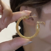 Hoop earrings in gold metal