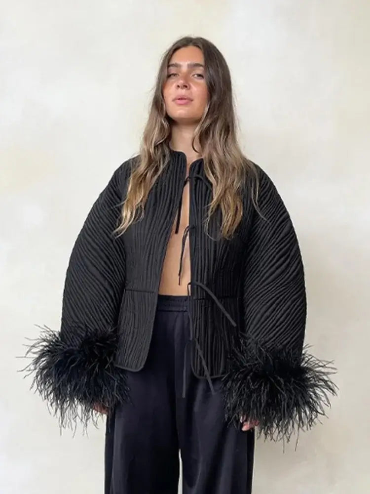 Manteau élégant à lacets et patchwork de plumes pour femmes