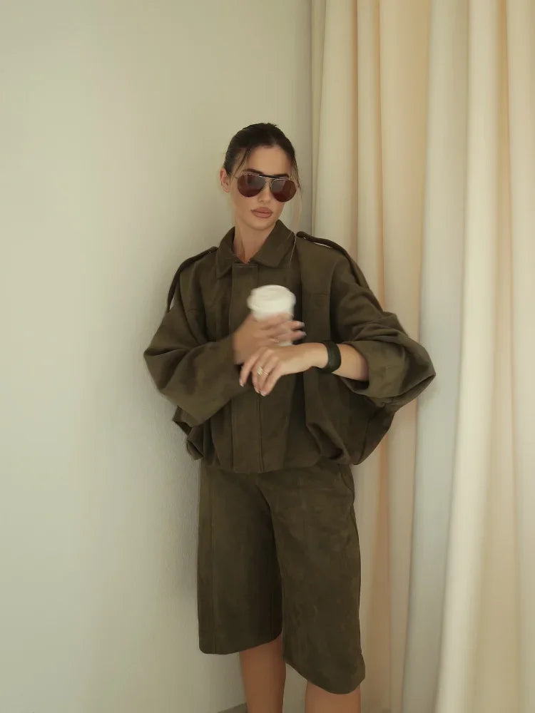 Veste Courte Femme en Suède avec Revers Uni