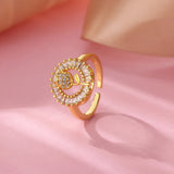 Bague dorée fine avec zircon solitaire