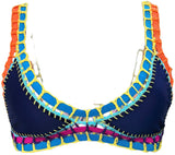 Haut de bikini au crochet bleu marine et multicolore, détails artisanaux