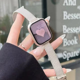 Gros plan boucle déployante bracelet milanese Apple Watch