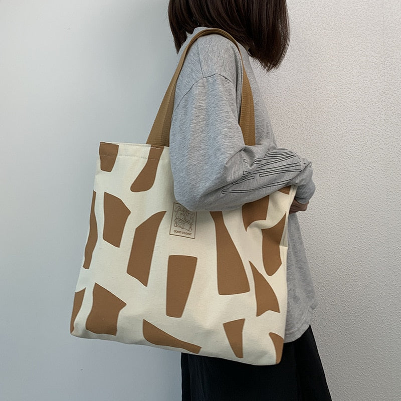 Retro-style canvas bag with geometric patterns