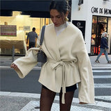 Veste en laine élégante avec ceinture et lacets pour femme
