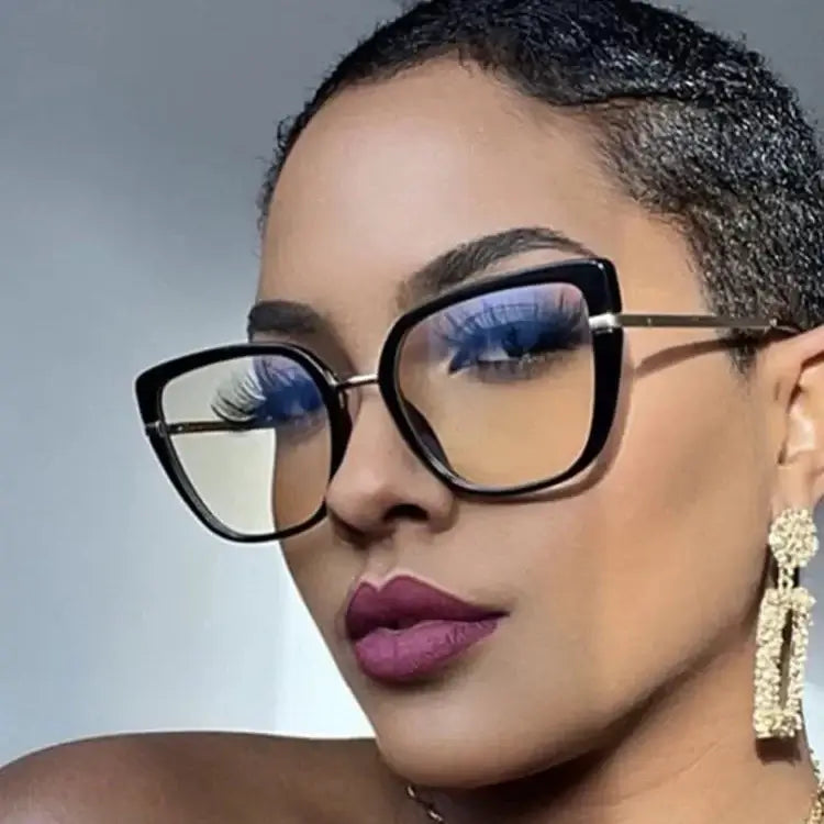 Gafas cuadradas y de ojo de gato para mujer con diseño único