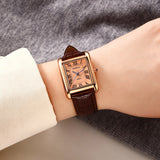 Montre femme rétro cadran carré doré chiffres romains bracelet cuir marron